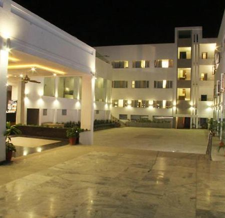 Alka Hotel อุเดเปอร์ ภายนอก รูปภาพ