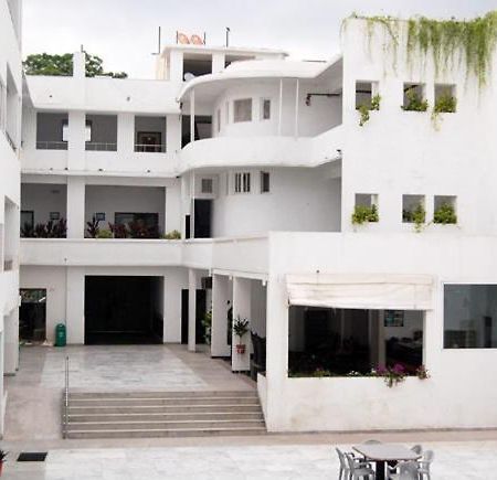 Alka Hotel อุเดเปอร์ ภายนอก รูปภาพ