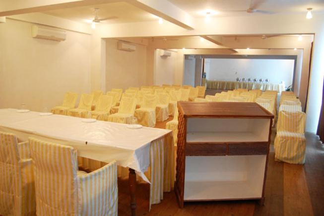 Alka Hotel อุเดเปอร์ ภายนอก รูปภาพ